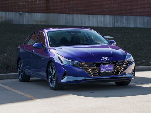 Used 2023 Hyundai Elantra Limited image 2