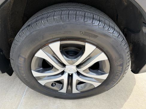 Used 2016 Toyota RAV4 LE image 8