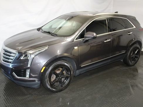 Used 2017 Cadillac XT5 Luxury AWD/4WD image 2