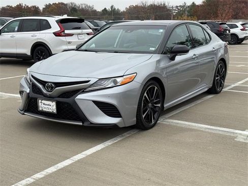 Used 2020 Toyota Camry XSE image 9