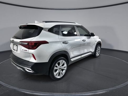 Used 2021 Kia Seltos SX w/ SX Sunroof Package AWD/4WD image 8