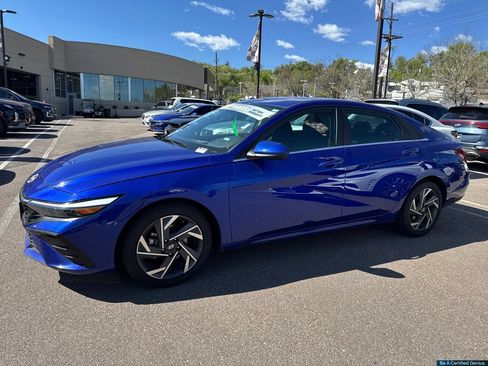 Certified 2025 Hyundai Elantra SEL FWD image 17