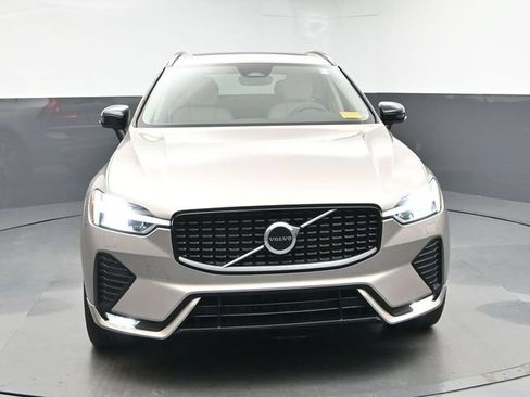 Used 2024 Volvo XC60 B5 Core w/ Protection Package Premier AWD/4WD image 2