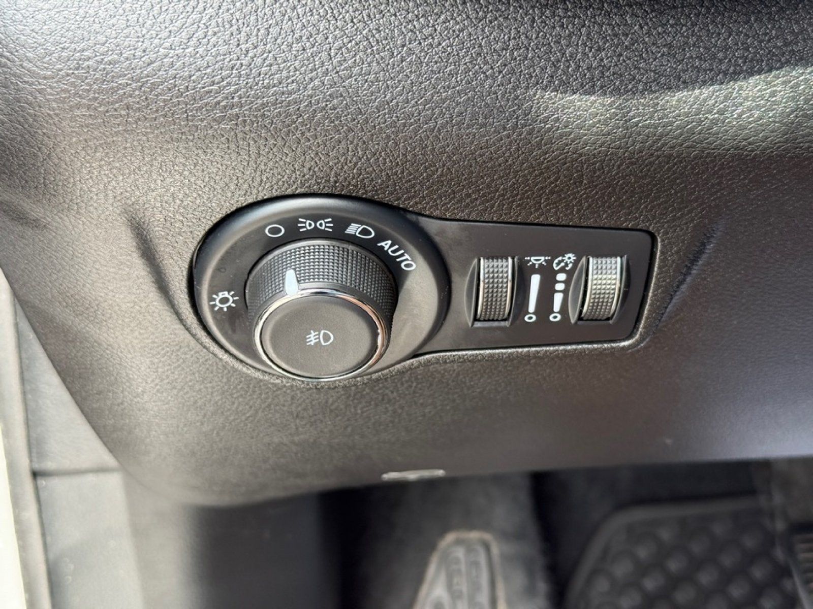 Used 2025 Jeep Compass Trailhawk AWD/4WD image 34