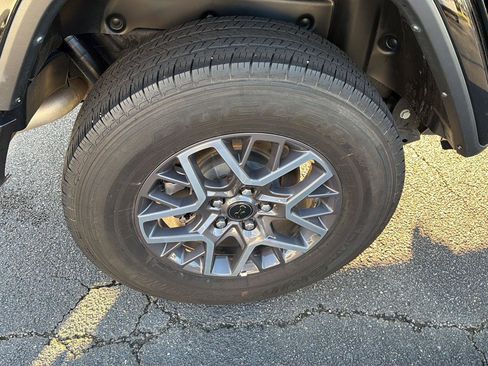 Used 2025 Jeep Wrangler Unlimited Sahara AWD/4WD image 37