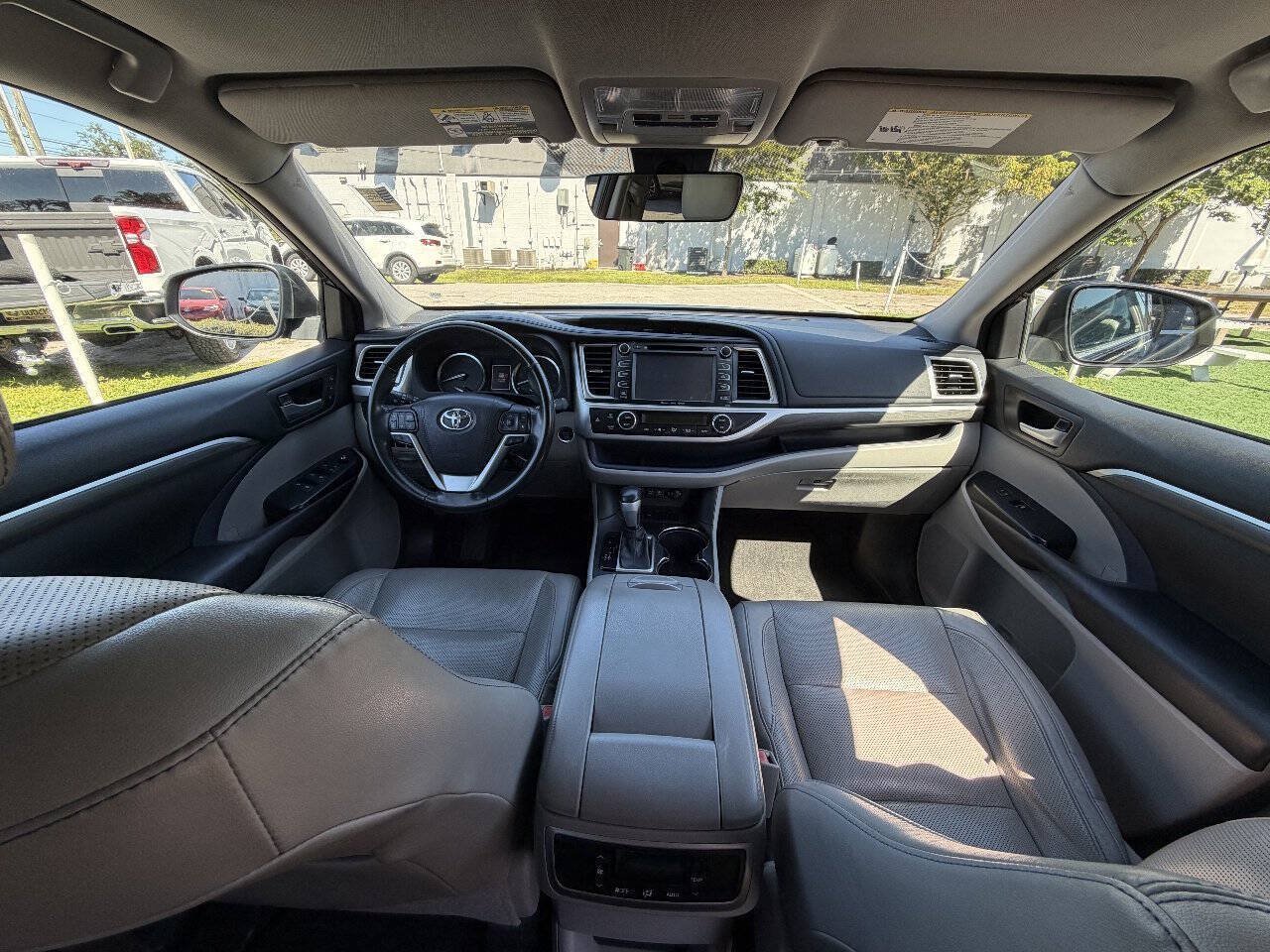 Used 2018 Toyota Highlander Limited FWD image 14