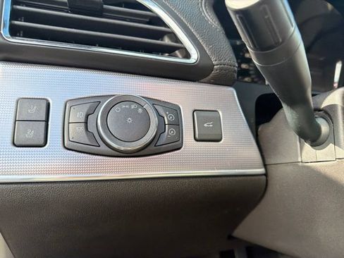Used 2012 Lincoln MKX FWD image 21