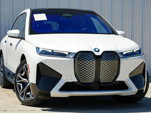 Used 2022 BMW iX xDrive50 w/ Sport Package image 4