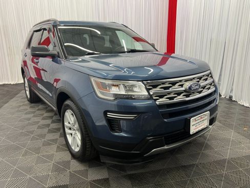 Used 2018 Ford Explorer XLT AWD/4WD image 2