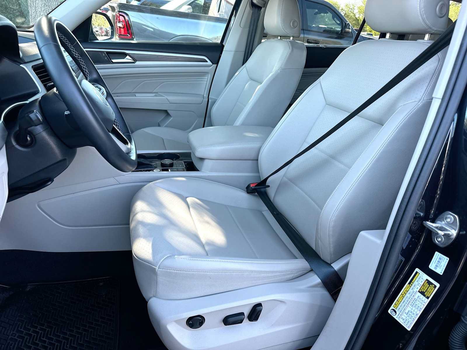 Used 2022 Volkswagen Atlas SE w/ Panoramic Sunroof Package AWD/4WD image 17