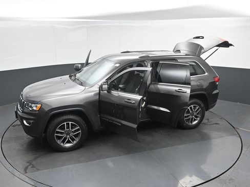 Used 2020 Jeep Grand Cherokee Laredo w/ 18" Wheel & 8.4" Radio Group AWD/4WD image 50