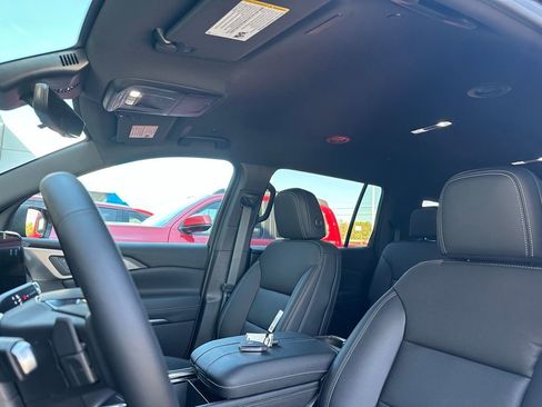 New 2026 Chevrolet Traverse LT image 14