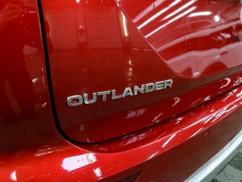 Used 2024 Mitsubishi Outlander SE image 9