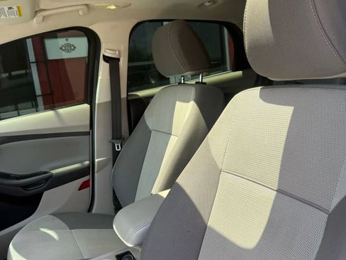 Used 2014 Ford Focus SE FWD image 7