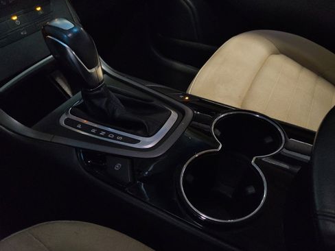 Used 2017 Ford Edge SE FWD image 26