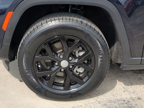 Used 2023 Jeep Grand Cherokee Limited AWD/4WD image 10
