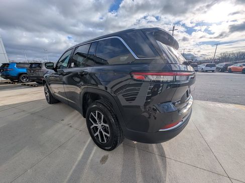 Used 2024 Jeep Grand Cherokee Limited image 6