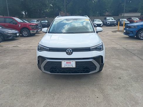 Used 2025 Volkswagen Taos SE AWD/4WD image 5
