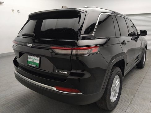 Used 2023 Jeep Grand Cherokee Laredo AWD/4WD image 9
