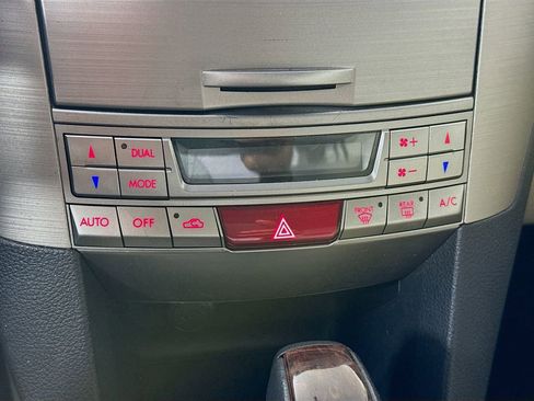 Used 2014 Subaru Legacy 2.5i Limited w/ Moonroof Package image 17