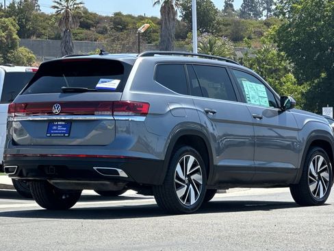 Used 2024 Volkswagen Atlas SE FWD image 3
