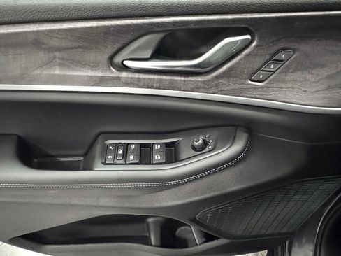 New 2025 Jeep Grand Cherokee Limited image 9