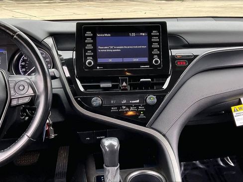 Used 2021 Toyota Camry SE image 6