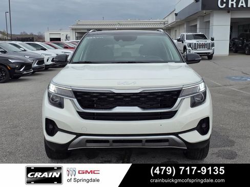 Used 2023 Kia Seltos S w/ Navigation Package FWD image 2