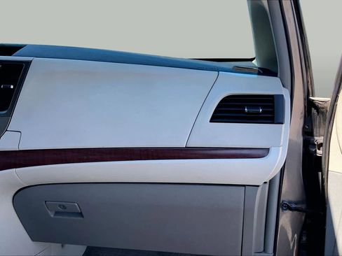 Used 2011 Toyota Sienna Limited w/ Premium Pkg FWD image 17