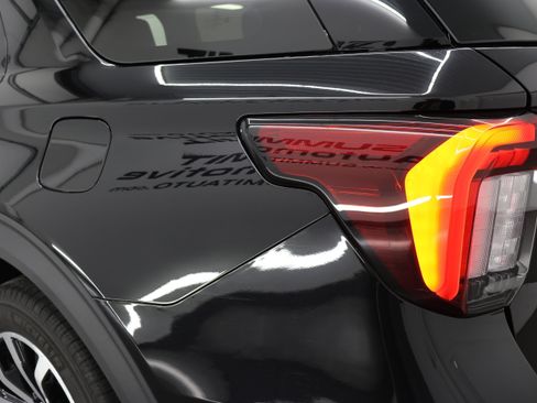 Used 2025 Ford Explorer ST-Line image 34