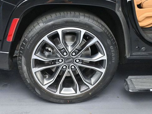 Used 2023 Jeep Grand Wagoneer Series III image 43