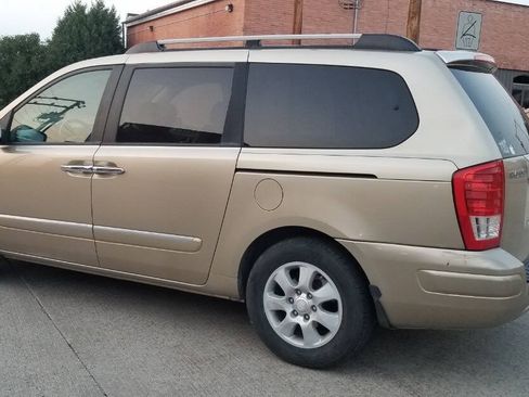 Used 2008 Hyundai Entourage Limited FWD image 4