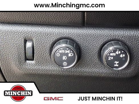 Used 2016 Chevrolet Colorado LT w/ Midnight Edition AWD/4WD image 22