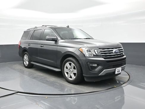 Certified 2018 Ford Expedition XLT w/ Equipment Group 202A image 12