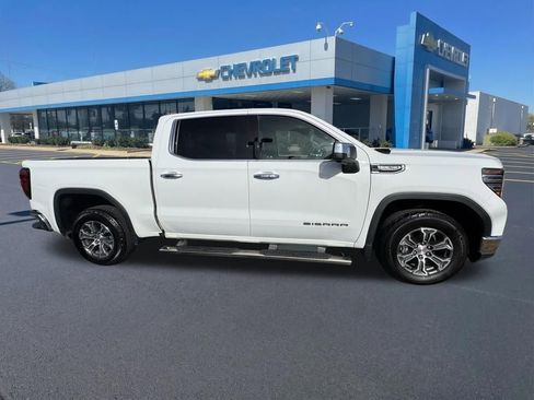 Used 2022 GMC Sierra 1500 SLT w/ SLT Convenience Package image 8