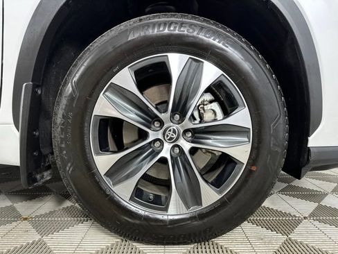 Used 2026 Toyota Highlander XLE AWD/4WD image 7