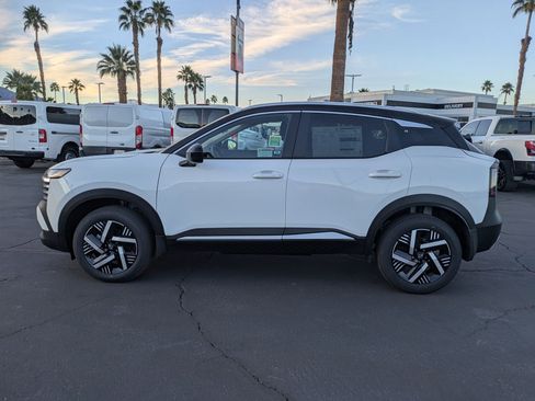 New 2026 Nissan Kicks SV w/ SV Premium Package FWD image 3