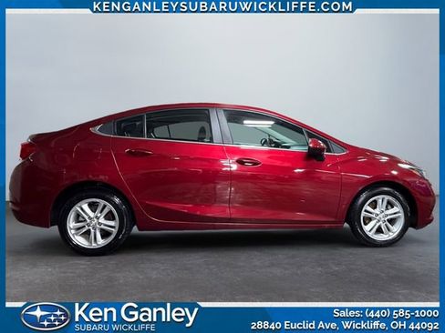 Used 2017 Chevrolet Cruze LT w/ Convenience Package image 6