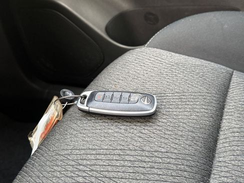 Used 2025 Nissan Rogue SV image 18