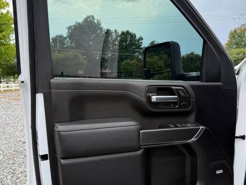 Used 2022 GMC Sierra 2500 AT4 w/ AT4 Premium Plus Package AWD/4WD image 16