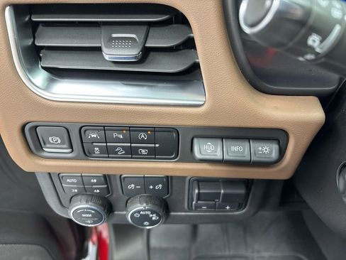 Used 2024 Chevrolet Suburban High Country AWD/4WD image 29