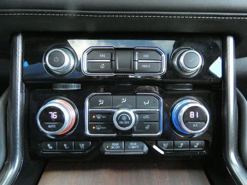 Used 2023 GMC Yukon XL Denali Ultimate image 25