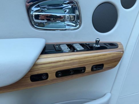 Used 2018 Rolls-Royce Phantom Sedan image 20