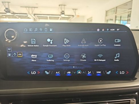 Used 2025 Chevrolet Traverse LT AWD/4WD image 29