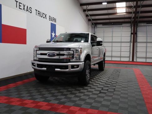 Used 2018 Ford F250 Lariat w/ Lariat Value Package AWD/4WD image 4