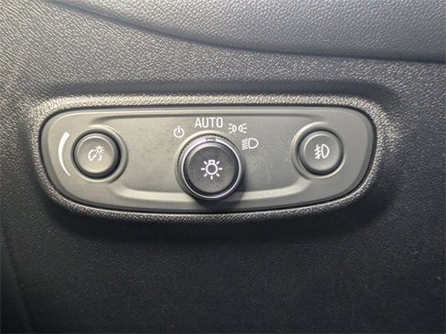 Used 2018 Chevrolet Equinox Premier image 30