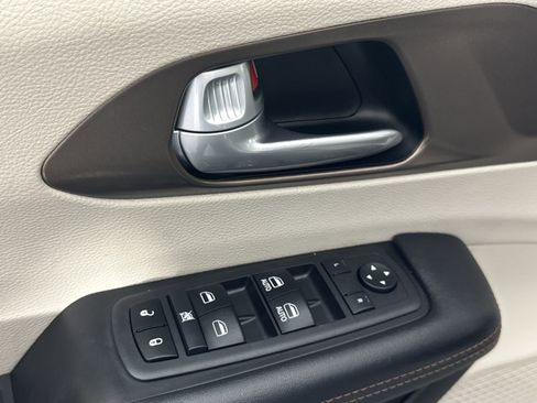 Used 2018 Chrysler Pacifica LX w/ Tire & Wheel Group image 17