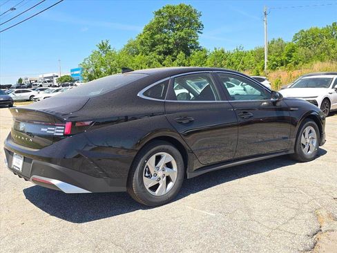 New 2026 Hyundai Sonata SE FWD image 3