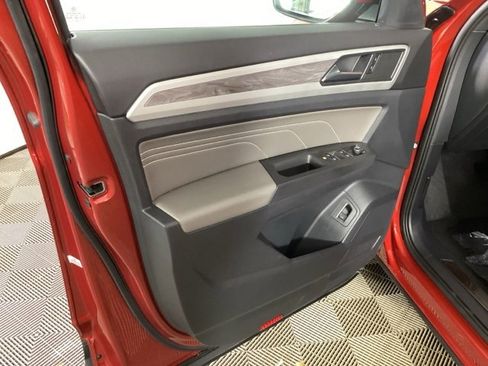 Used 2023 Volkswagen Atlas Cross Sport SE w/ Panoramic Sunroof Package image 16