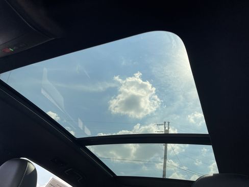 Used 2020 Volkswagen Atlas Cross Sport SEL image 34